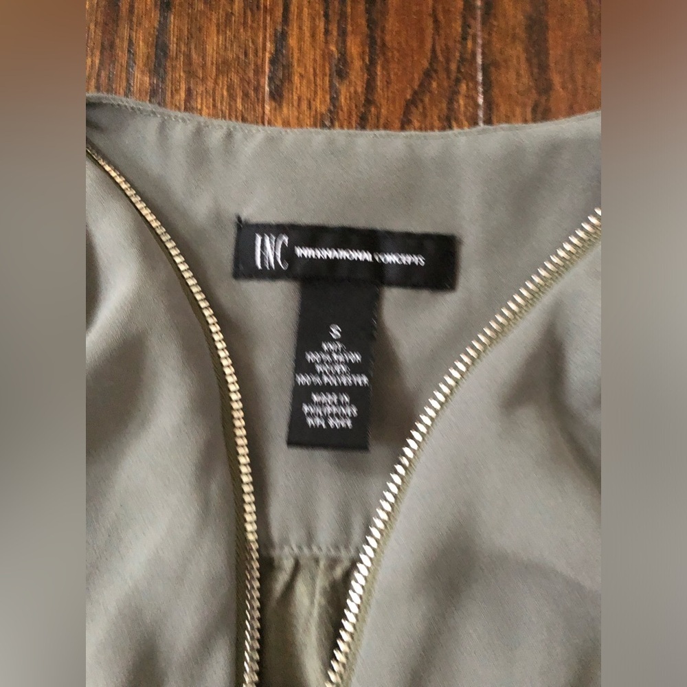 INC International Concepts Women’s S Olive Green Long/1/2 Sleeved Zipper Blouse - Picture 3 of 12